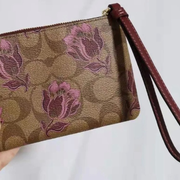 COACH Corner ZIP Wristlet Canvas Desert Rose Tulip - Picture 6 of 8